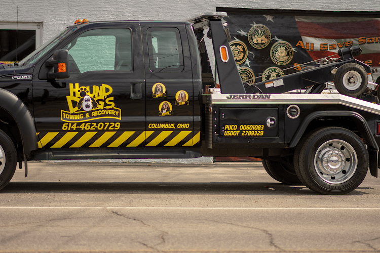 Hound Dog's Towing tow truck