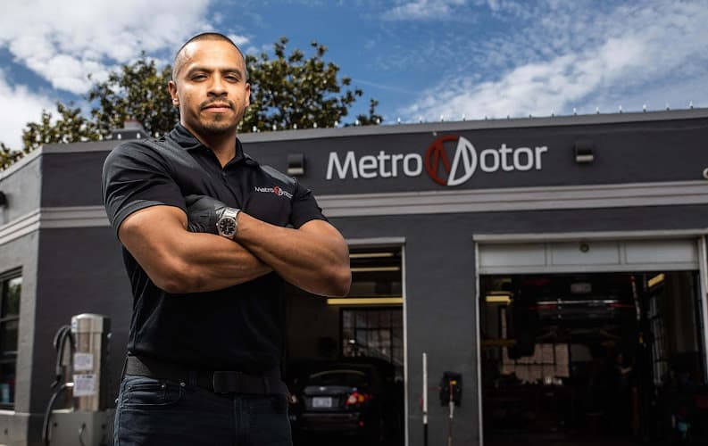 Metro Motor tow truck