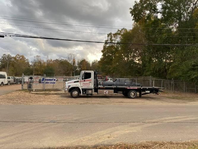 Peanut's Towing Service tow truck