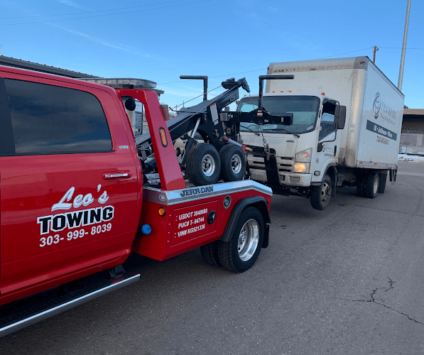 Leo's Towing tow truck