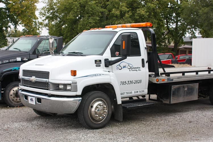 S & S Automotive & Towing tow truck