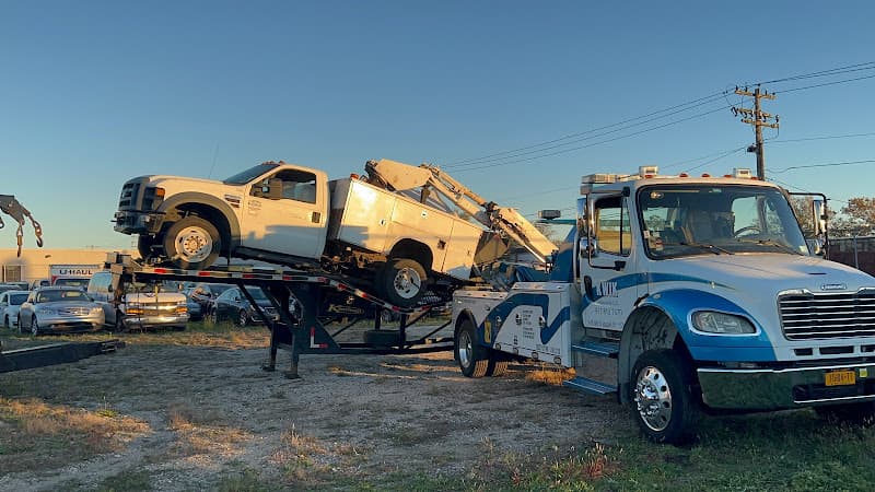 Kwik Towing tow truck