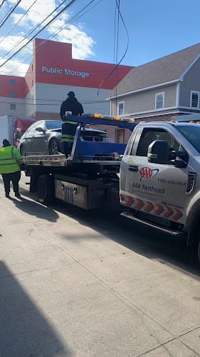 Metro Auto Repair LLC. tow truck