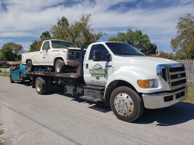 Alfredo Towing Services tow truck