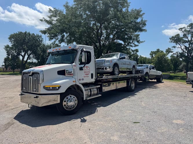 JSeven Autos & Towing tow truck