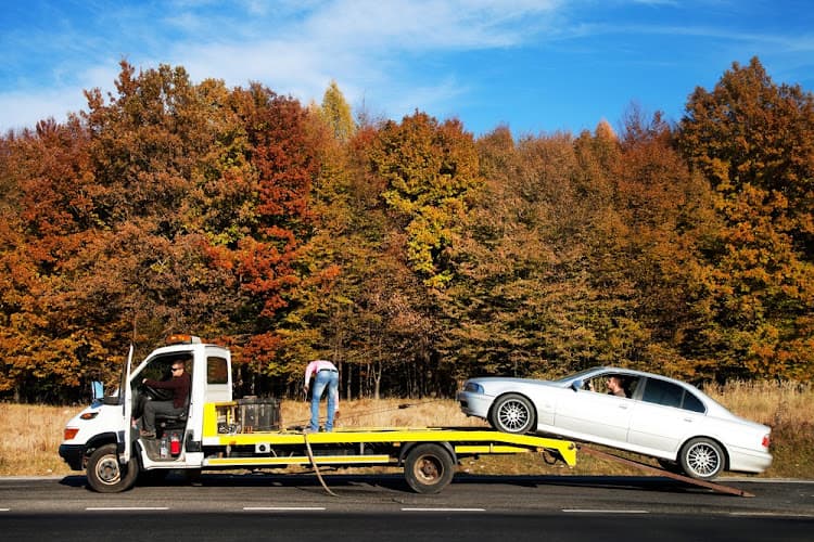 Romo's Towing Service tow truck
