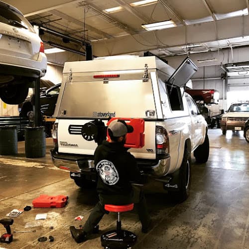 Fort's Toyota of Pekin tow truck