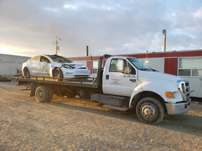 Auto Recyclers Towing tow truck