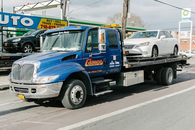 Cameo Auto Body tow truck