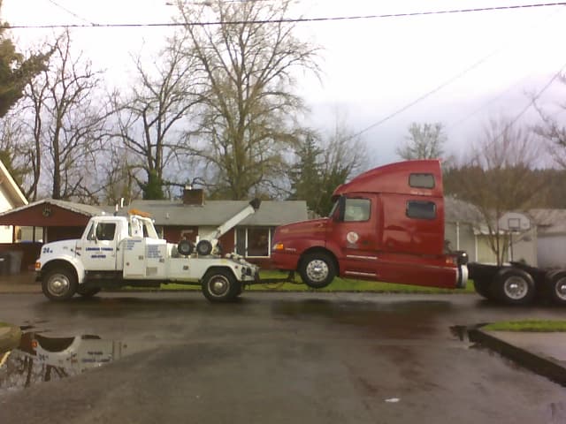 Lebanon Towing Service tow truck