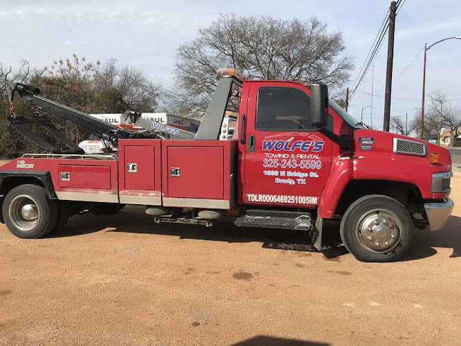Wolfe’s Towing tow truck