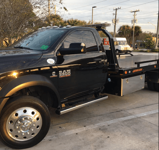 Goldstar Towing LLC tow truck