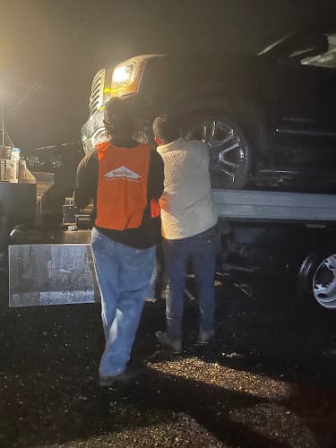 Alonso’s Towing tow truck