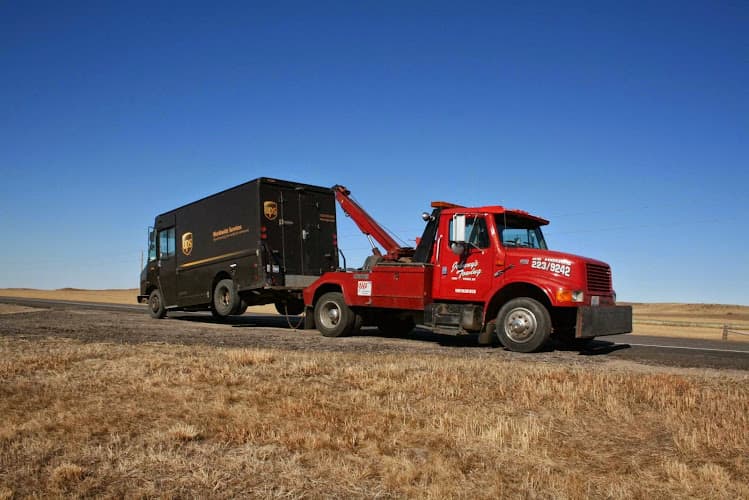 Johnny Towing tow truck