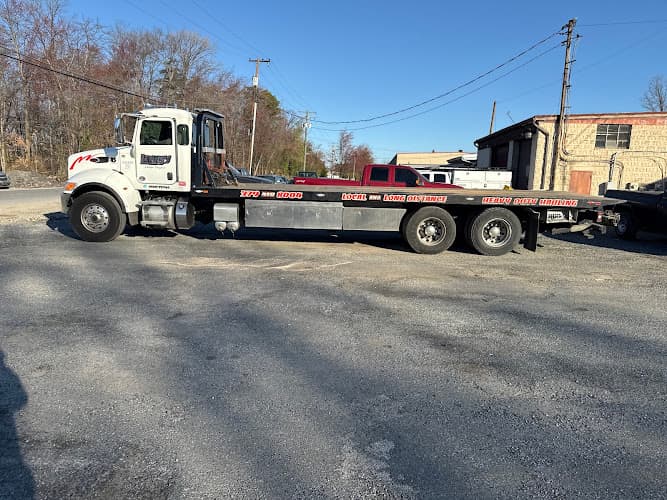 Lenny's Towing tow truck