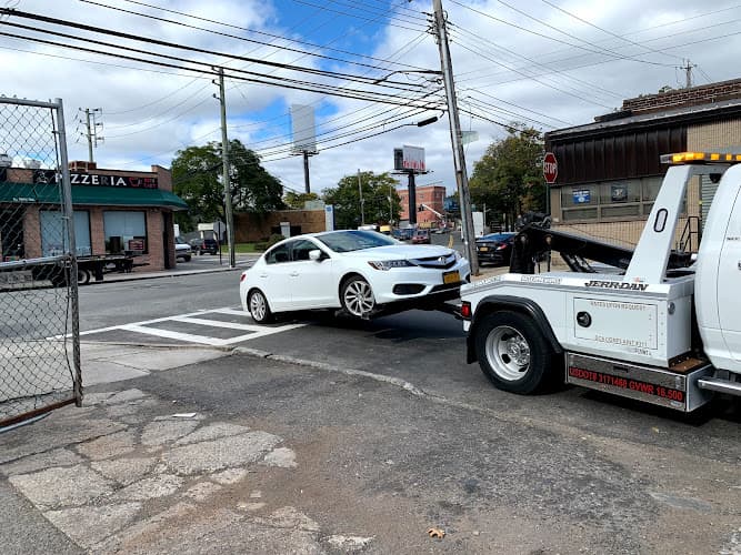 Queens Towing Service tow truck