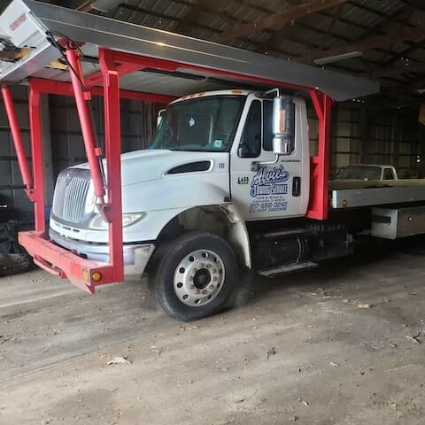 Alvie's Towing Service Carlinville tow truck