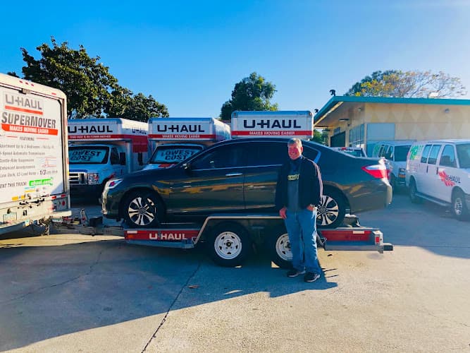 Trailer Rental at U-Haul tow truck