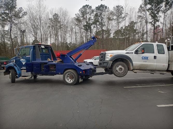 DYNAMIC DIESEL REPAIR tow truck