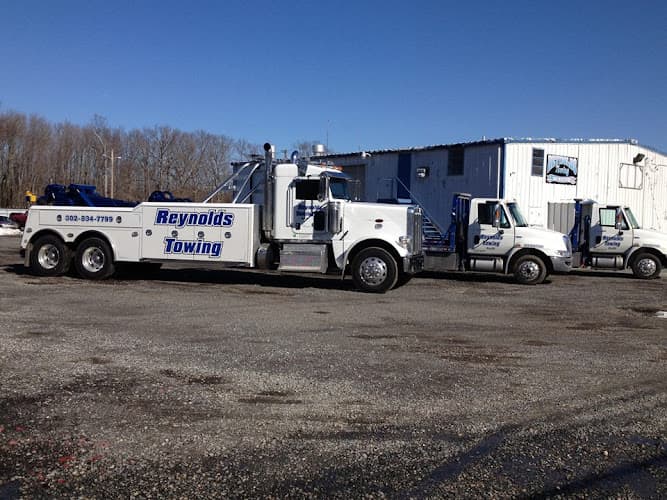 Reynolds Towing tow truck