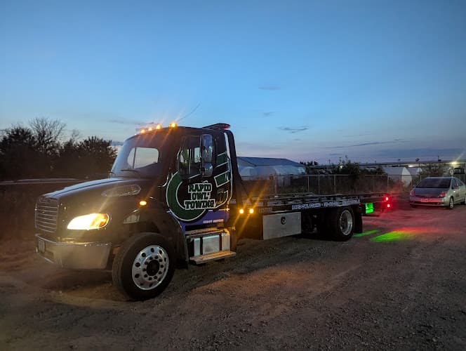 Rapid Owl Towing tow truck