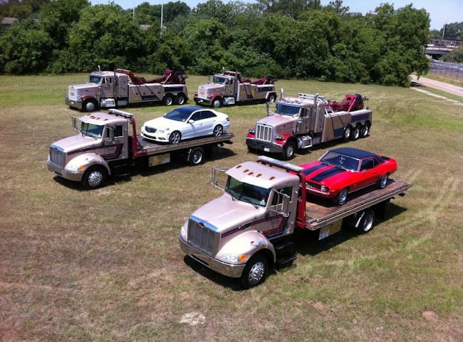 Roadrunner Towing tow truck