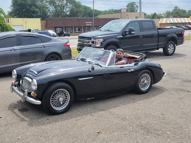 Muffler Man tow truck