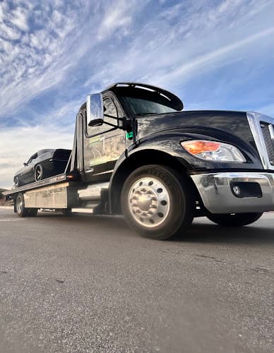 Freeway Towing & Storage tow truck