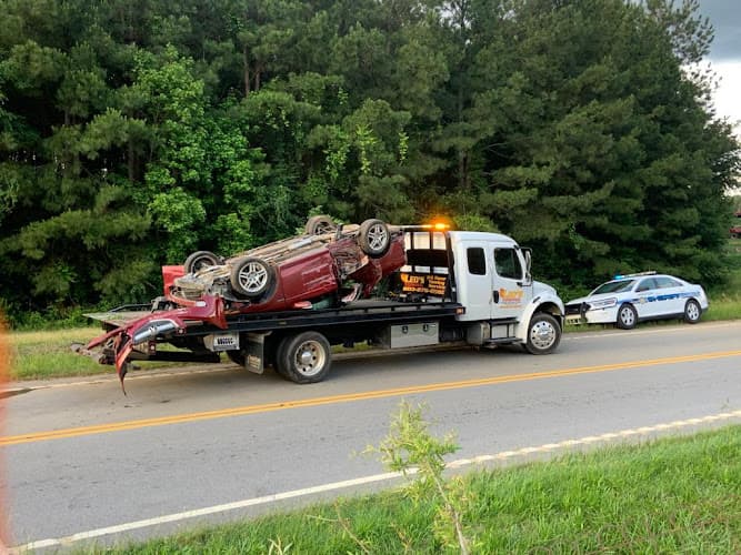 Leo's Towing LLC tow truck