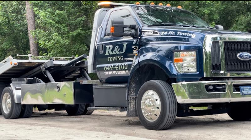 R & J Towing of Putnam County Inc. tow truck