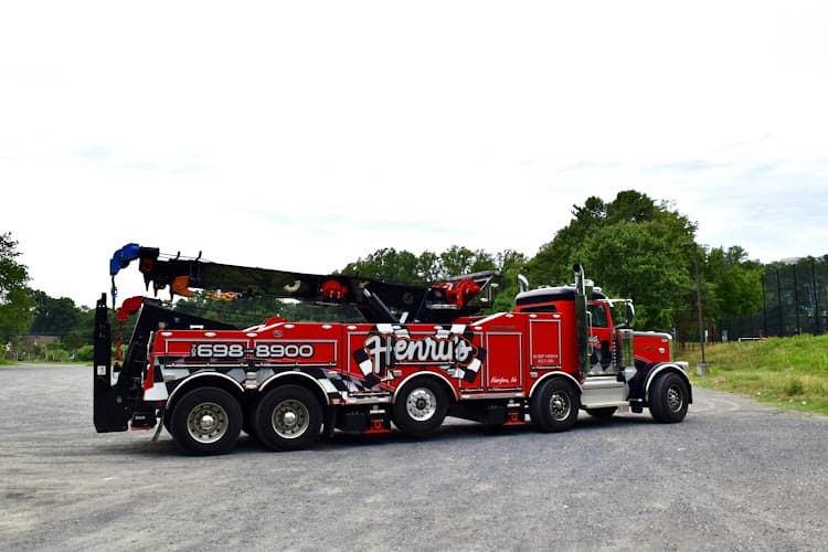 Henry's Wrecker Service - Car Towing & Heavy Duty Recovery tow truck