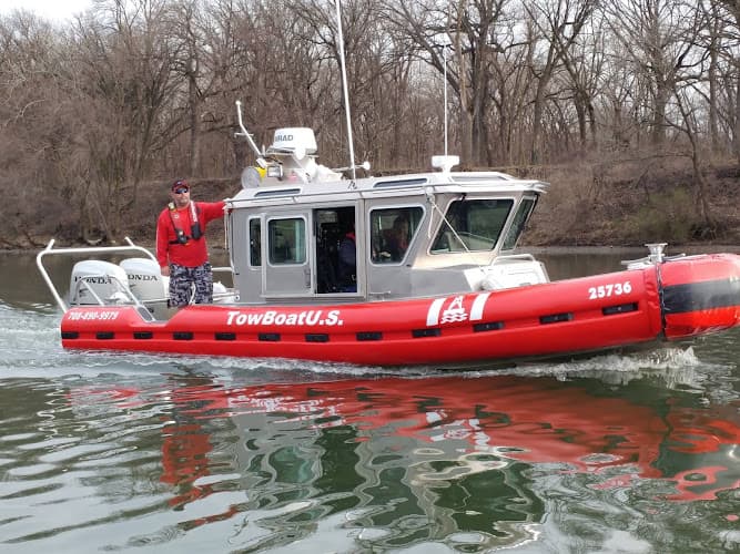 TowBoatUS Joliet tow truck
