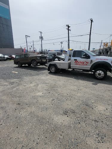 Ray's Auto Wreckers tow truck