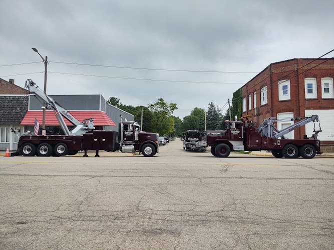 Scholle's Towing & Body Shop tow truck