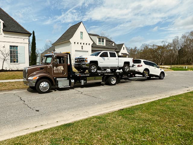 Roscos Towing Services tow truck