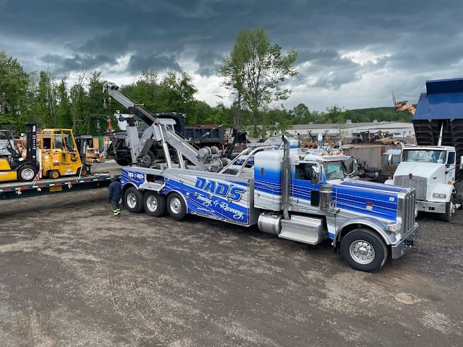 Dad's Towing Service tow truck