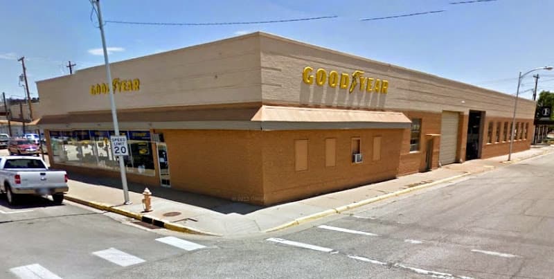 Kansasland Tire and Service tow truck